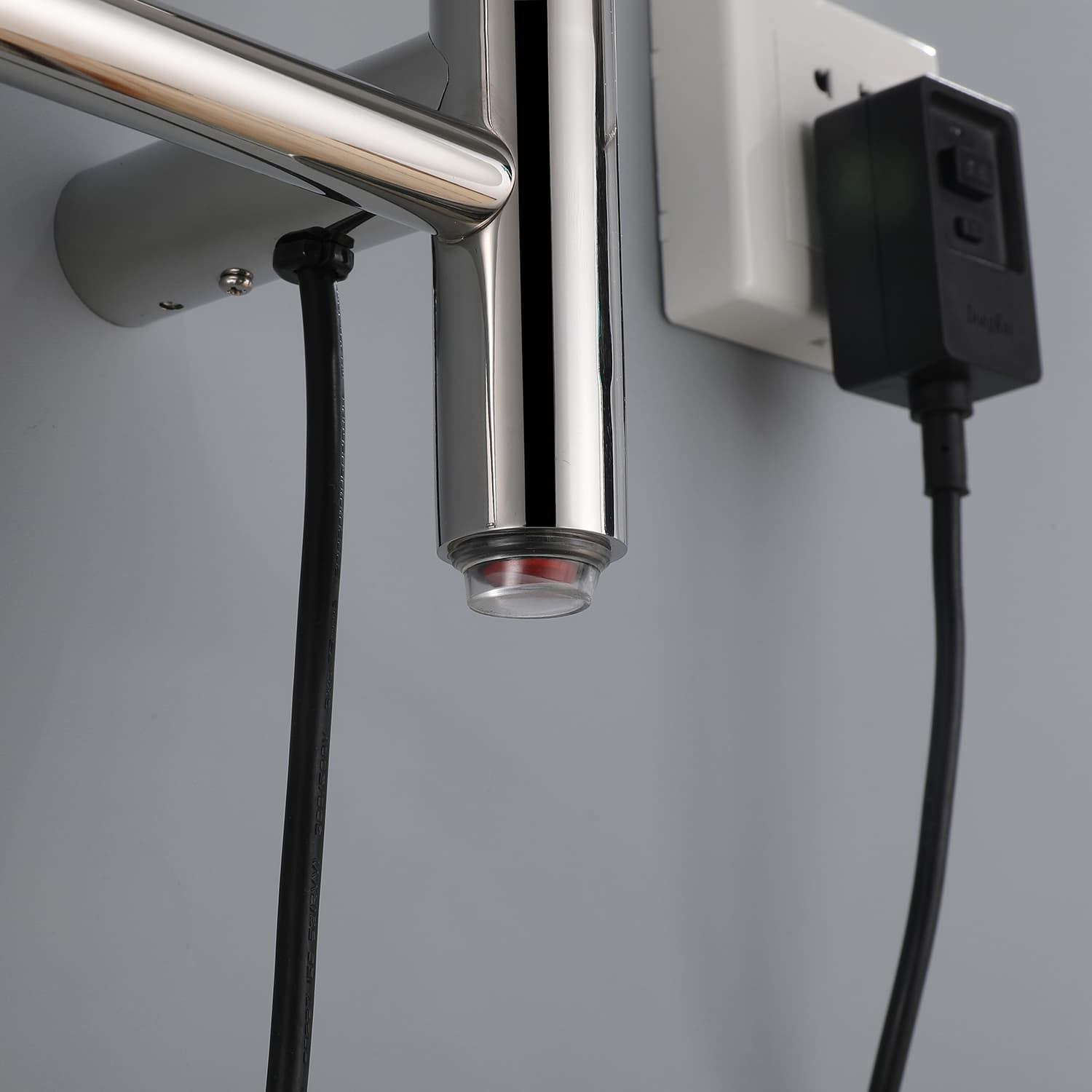 Timer-controlled electric towel holder