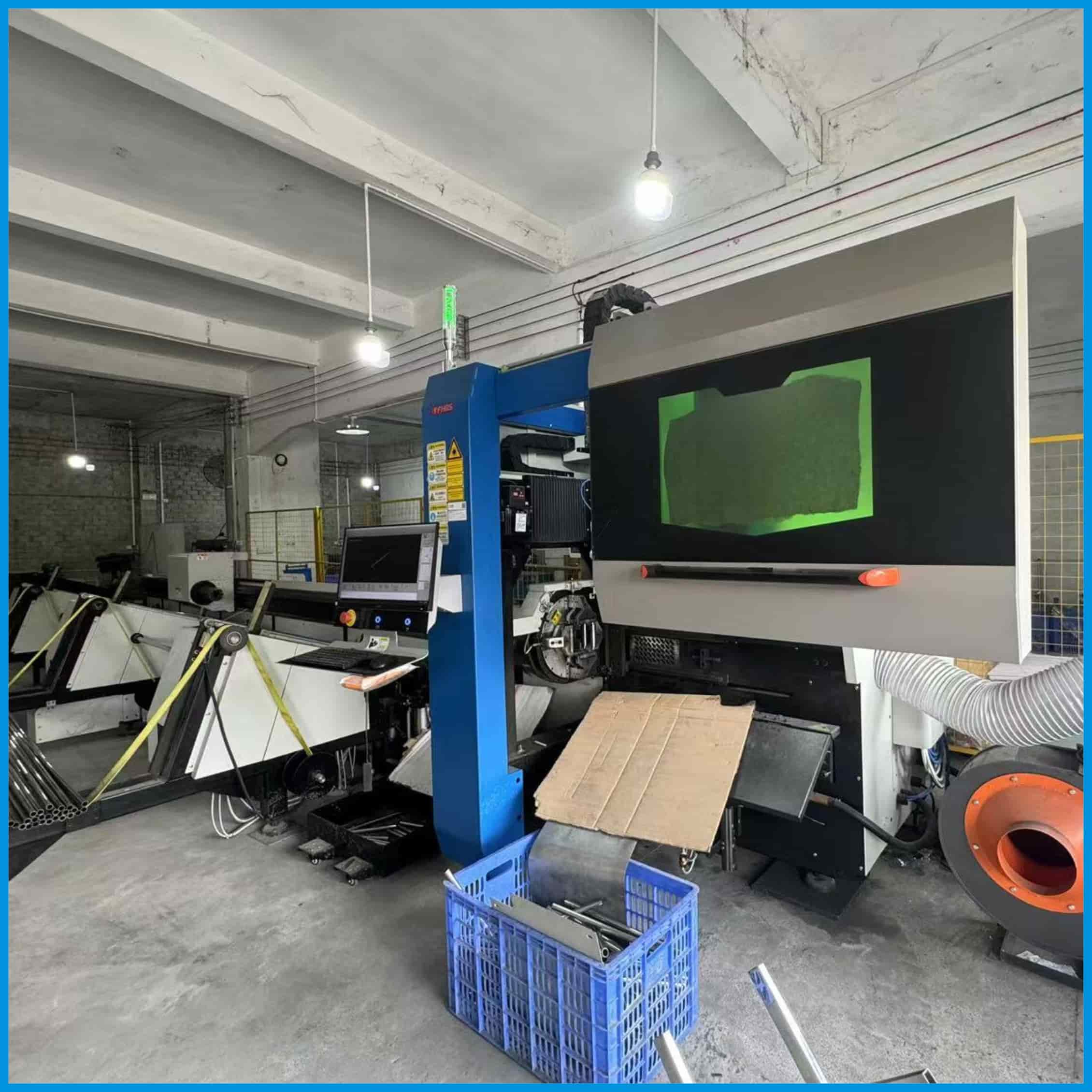 Freestanding heated towel stand