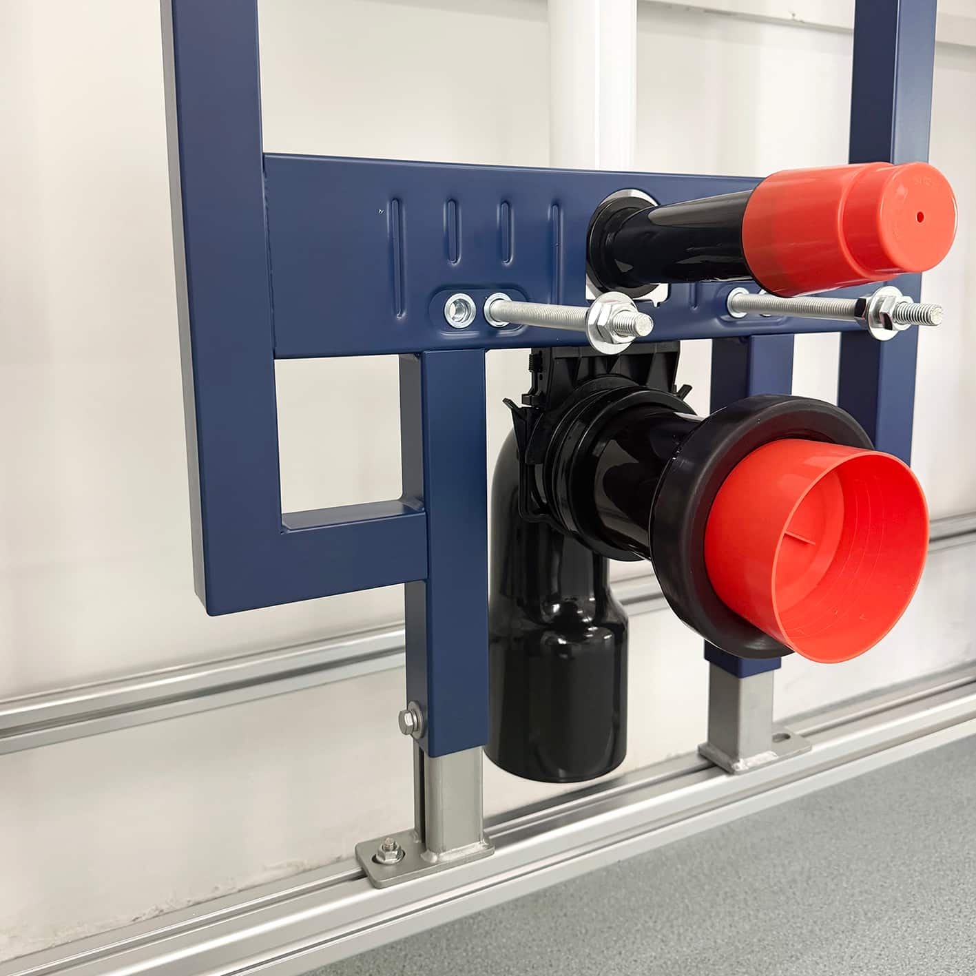 Concealed water tank telescopic feet